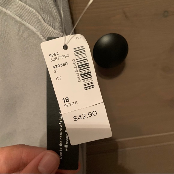 Capris - Picture 3 of 4